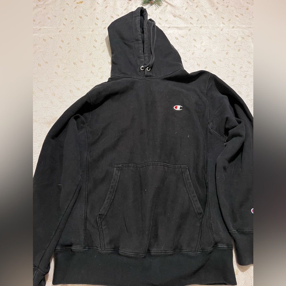 Black champion hoodie🔥